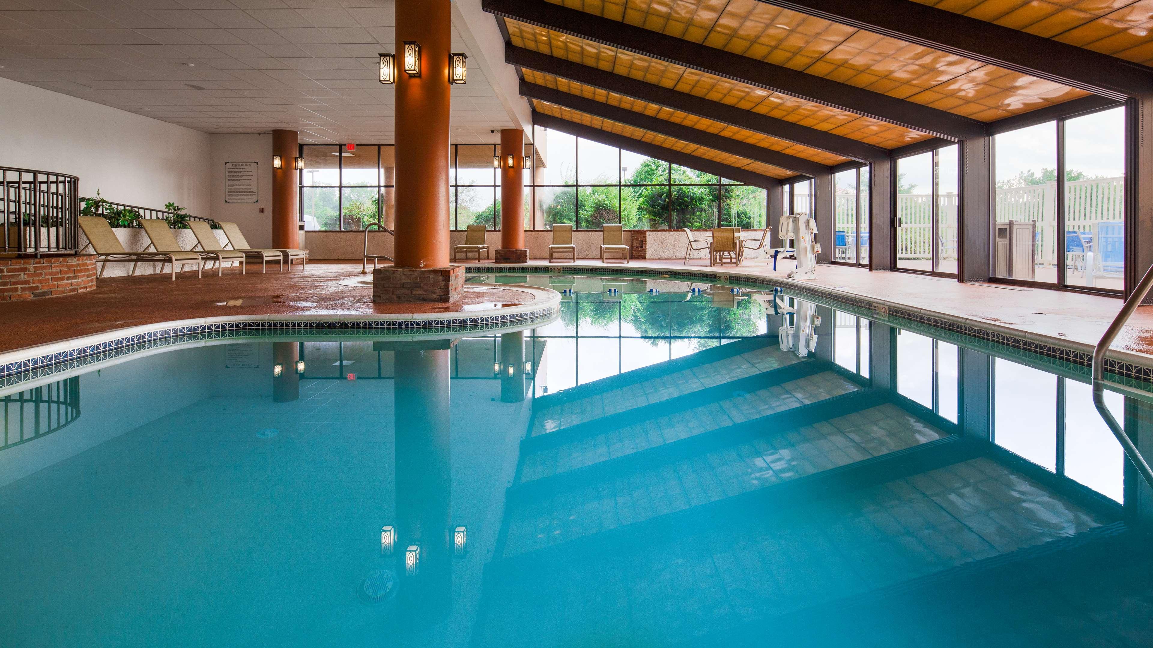 Best Western Royal Plaza Hotel And Trade Center Marlborough Eksteriør billede