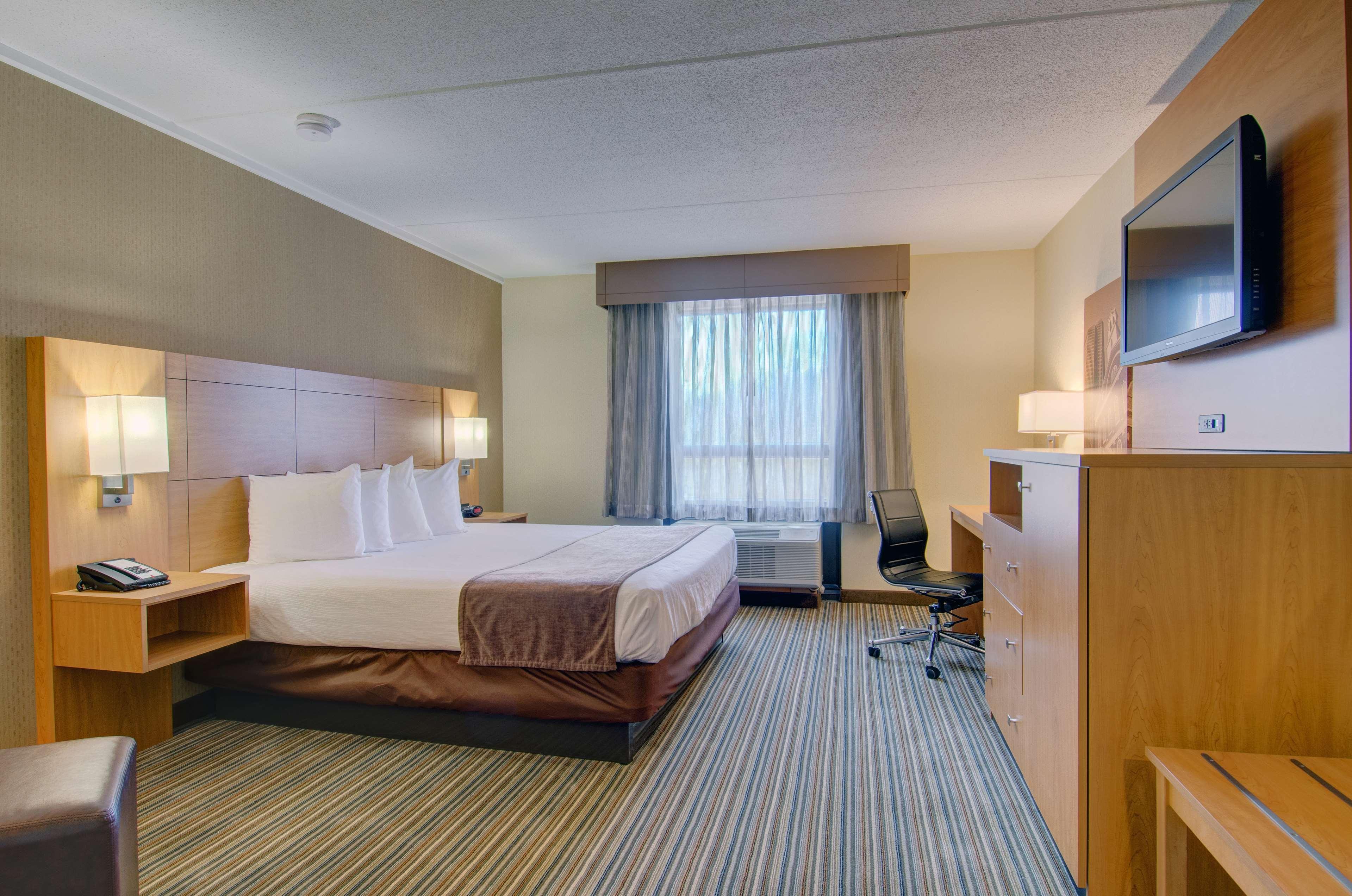 Best Western Royal Plaza Hotel And Trade Center Marlborough Eksteriør billede